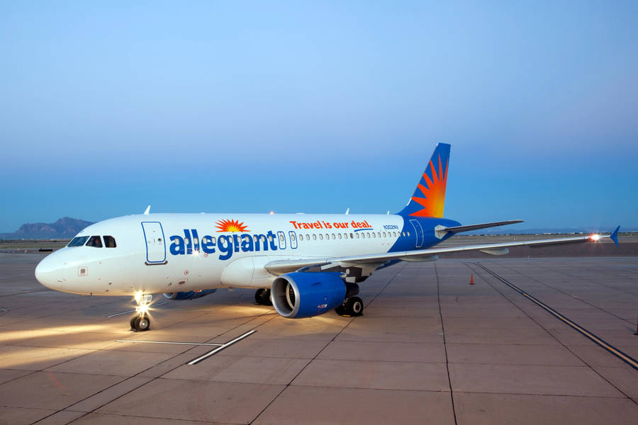 Plane In Runway Allegiant Air Wallpaper