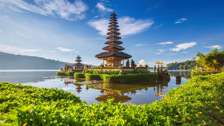 Popular Bali Indonesia Temple Tourist Spot Wallpaper