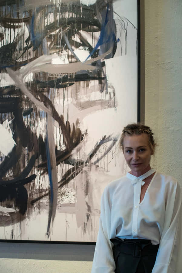 Portia De Rossi Art Gallery Visit Wallpaper