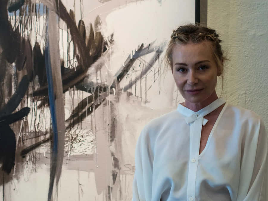 Portia De Rossi Art Gallery Visit Wallpaper