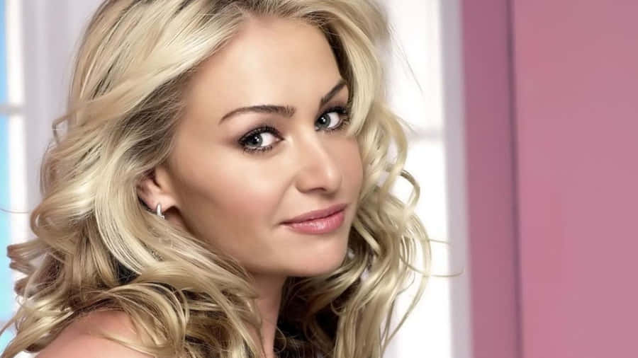 Portia De Rossi Blonde Hair Glamour Wallpaper