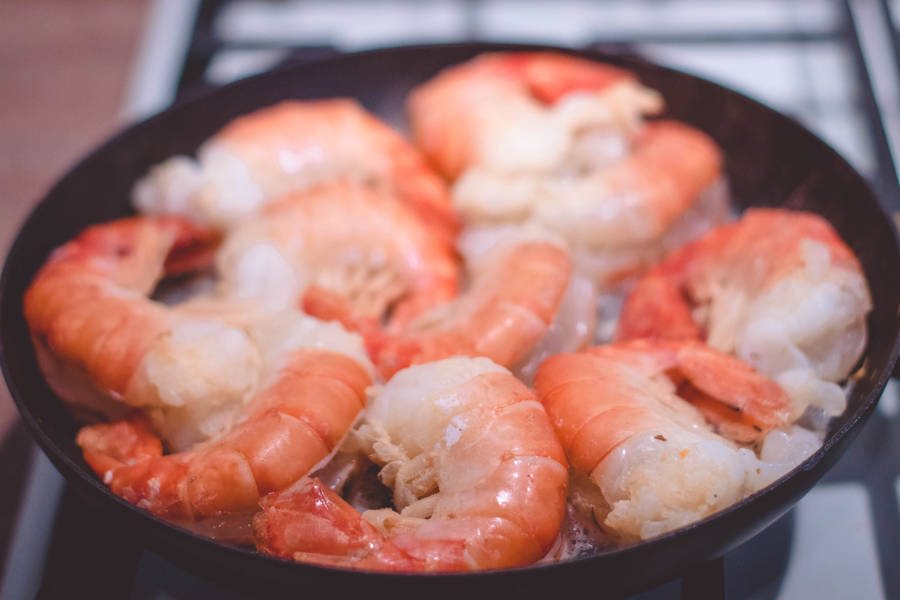 Prawns Cocktail Served In Black Bowl Wallpaper