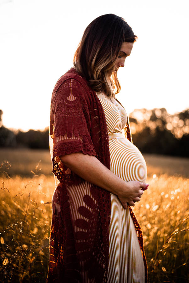 Pregnant Dreamy Photoshoot Wallpaper