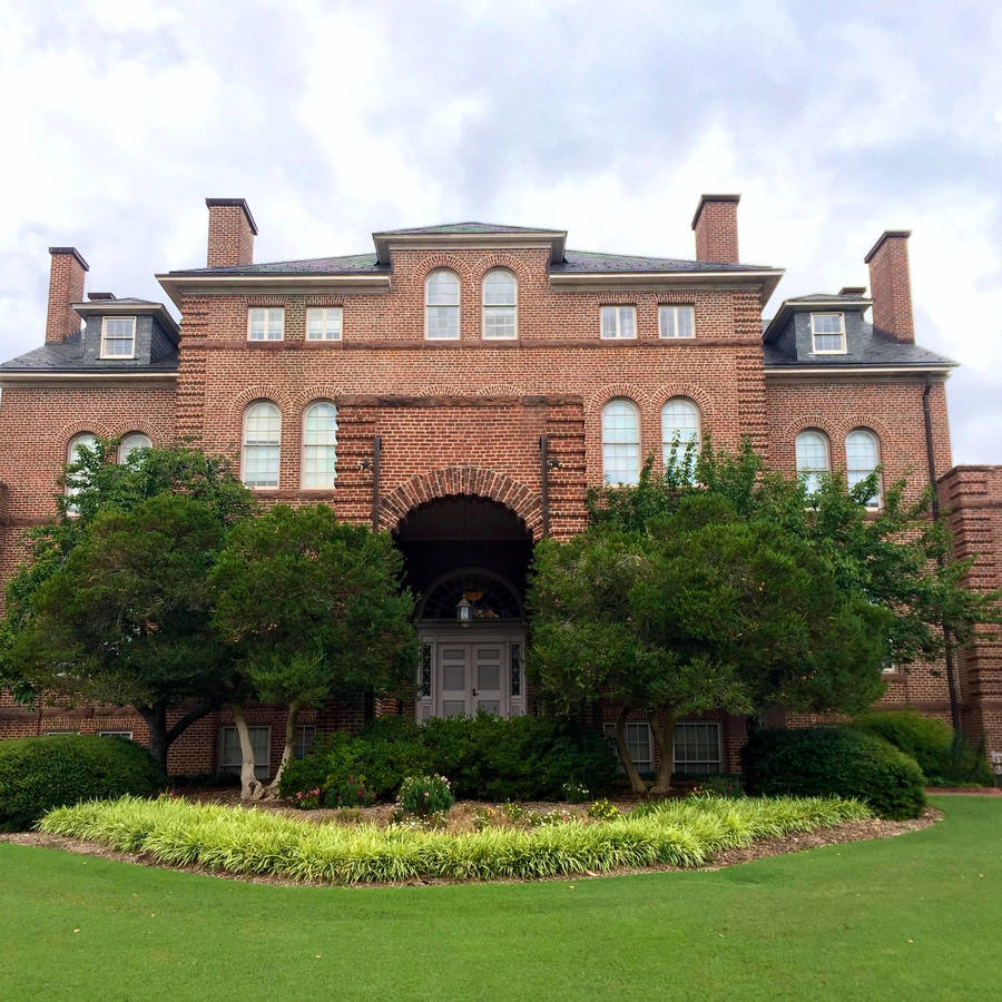 Prestigious Holladay Hall At North Carolina State University Wallpaper