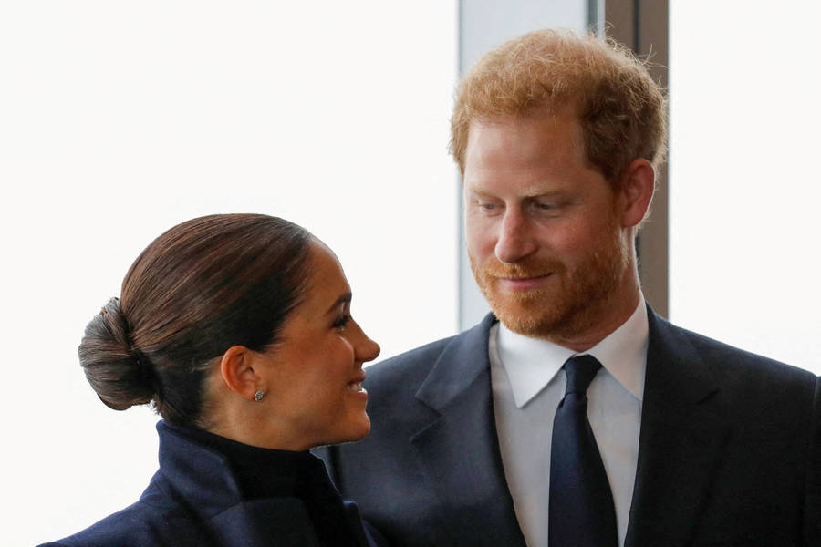 Prince Harry Staring At Meghan Wallpaper