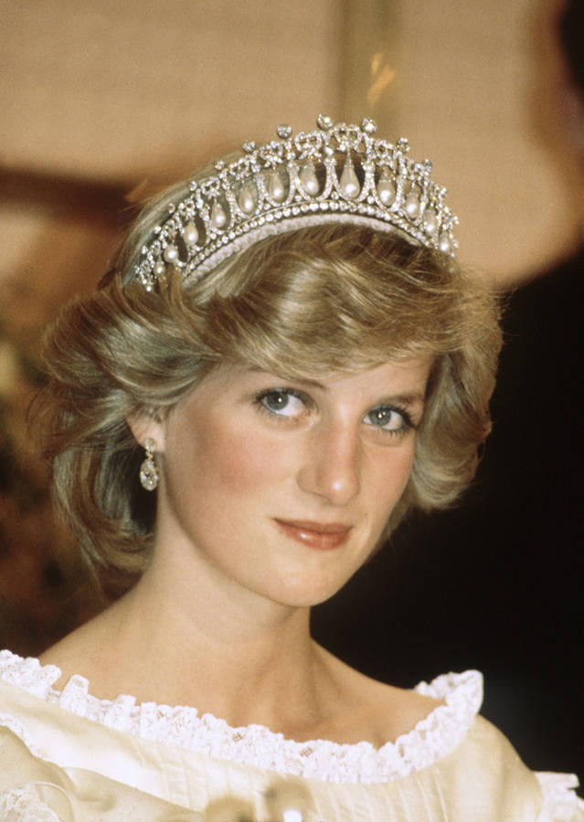 Princess Diana Lover's Knot Tiara Wallpaper