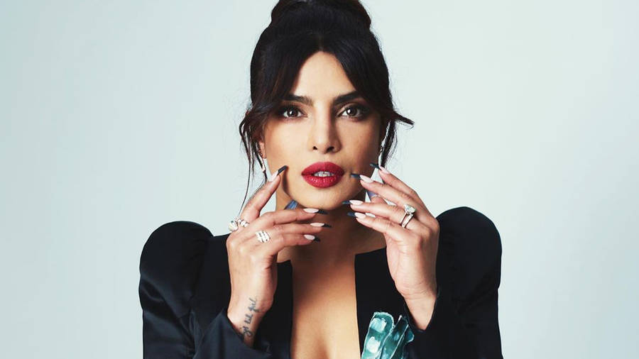 Priyanka Chopra Shocked Face Wallpaper