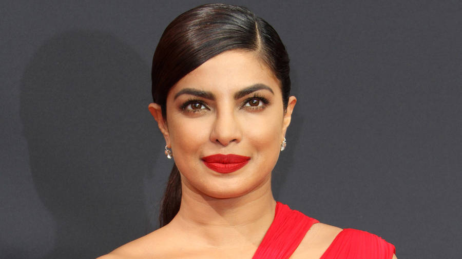 Priyanka Chopra With Red Lipstick Wallpaper