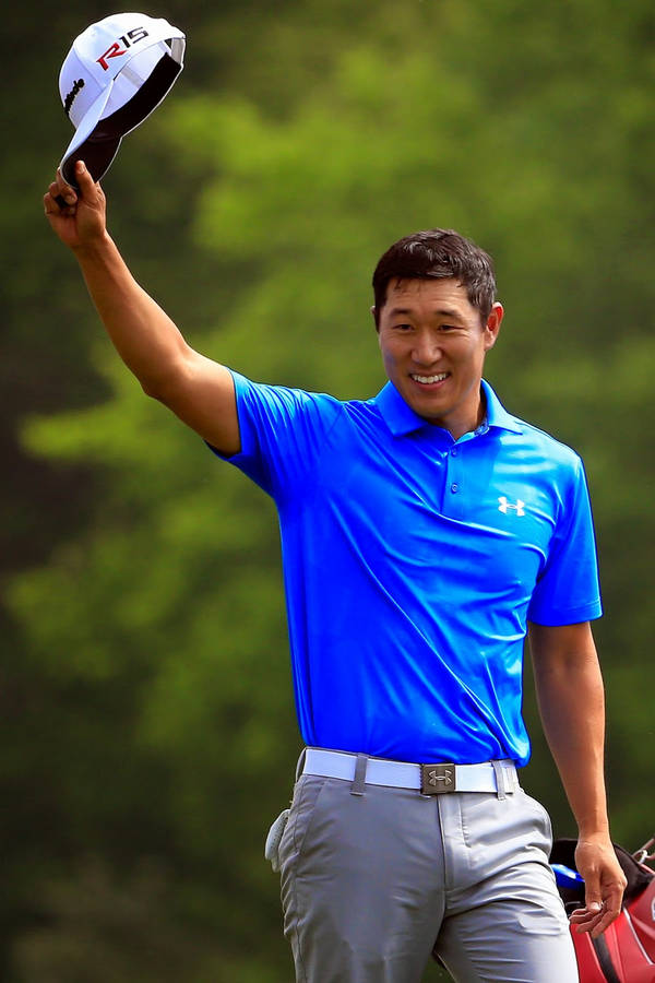 Professional Golfer James Hahn Smiling And Holding His Golf Cap. Wallpaper