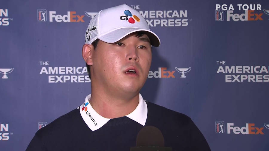 Professional Golfer Si Woo Kim During An Interview Wallpaper