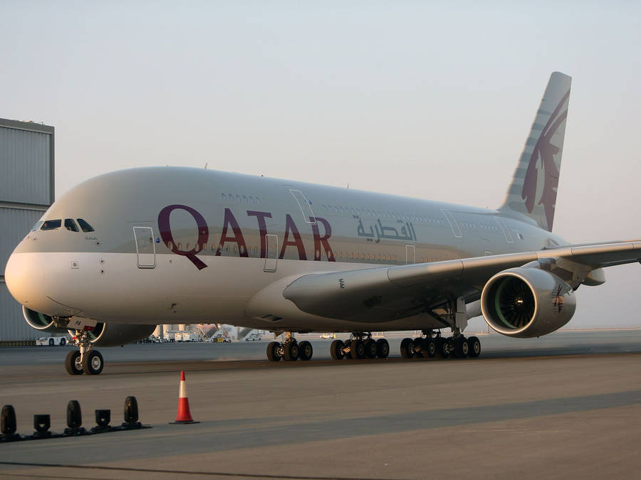 Qatar Airways On Standby In The Runway Wallpaper