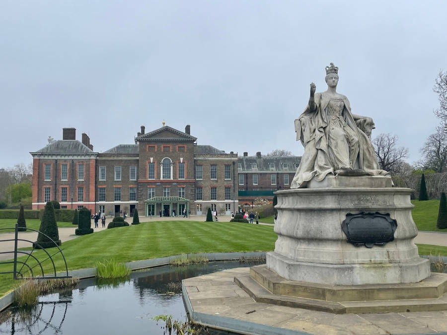 Queen Victoria Statue Kensington Palace Gloomy Wallpaper