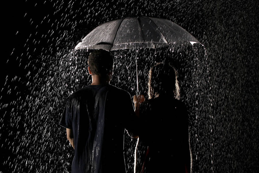 Rain Couple Black Wallpaper