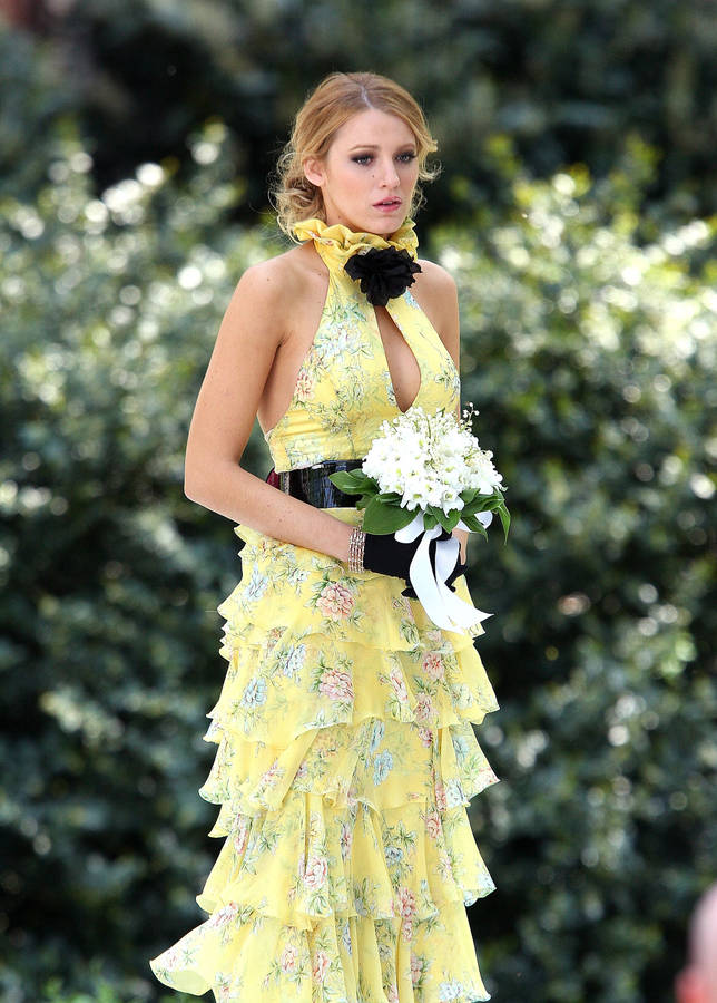 Ralph Lauren Corporation Yellow Dress Flower Wallpaper