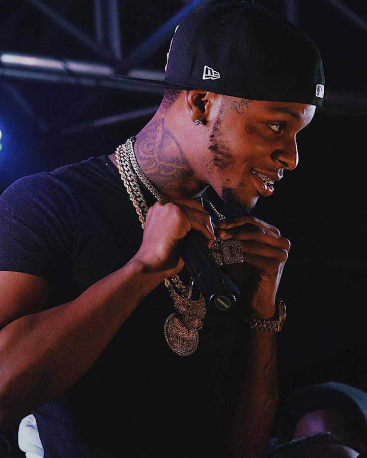 Rapper Toosii Gives An Electrifying Performance Wallpaper