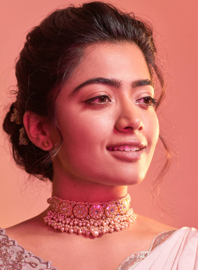 Rashmika Mandanna Hd Pearl Necklace Wallpaper