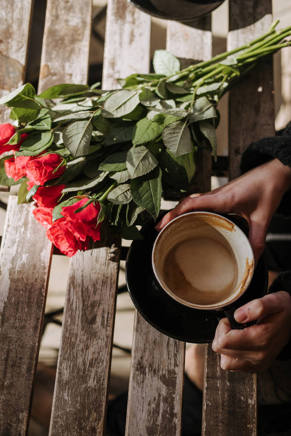 Red Roses Coffee Wallpaper