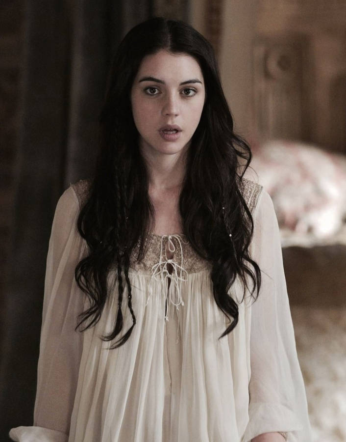 Regal Reign - Actress Adelaide Kane Wallpaper