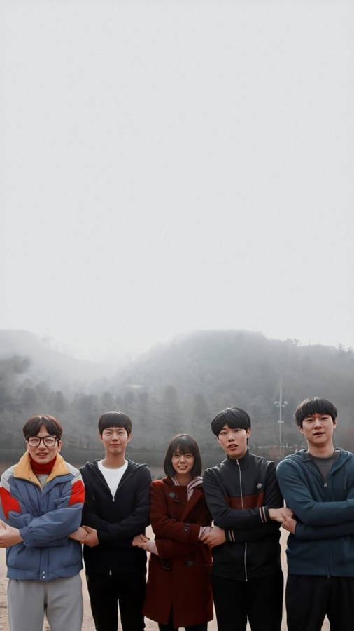 Reply 1988 Hand In Hand Wallpaper