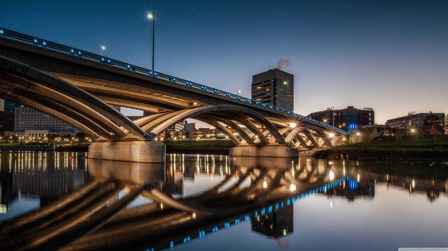 Rich Street Bridge In Columbus, Ohio Wallpaper