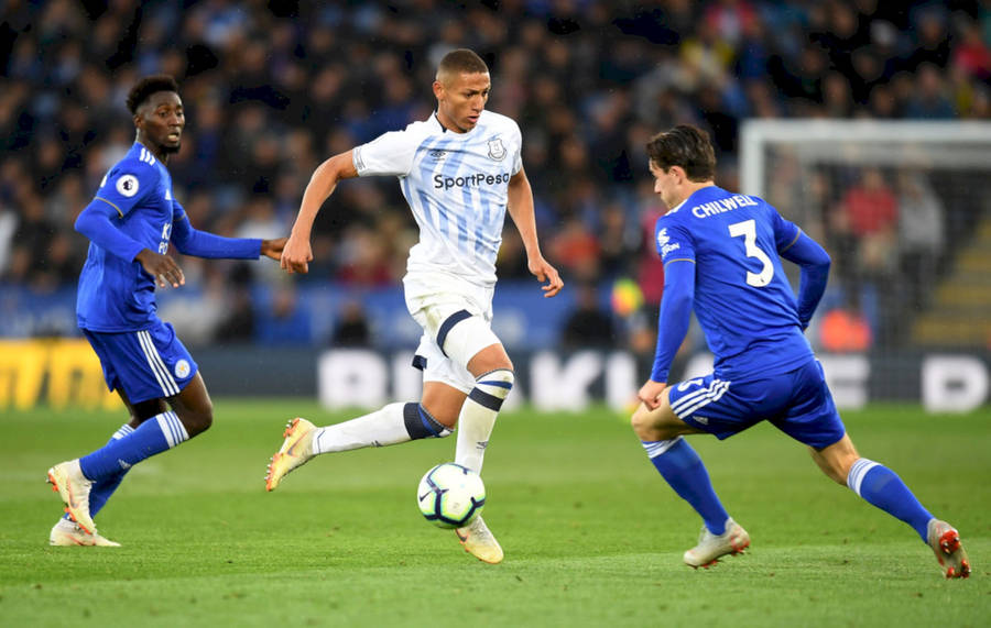 Richarlison De Andrade Up Against Opponents Wallpaper