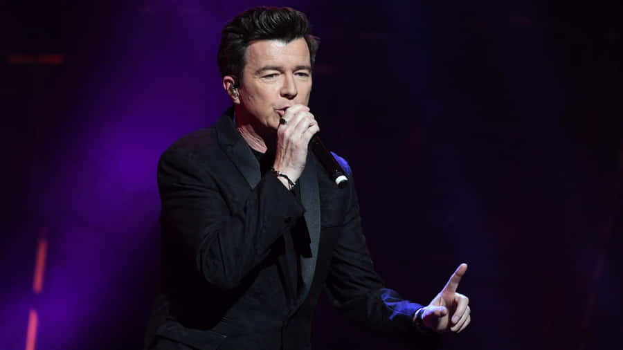 Rick Astley Sings Onstage During His 