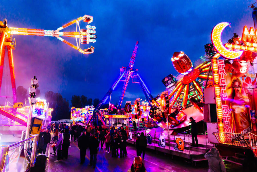 Rides At The Hull Fair Wallpaper