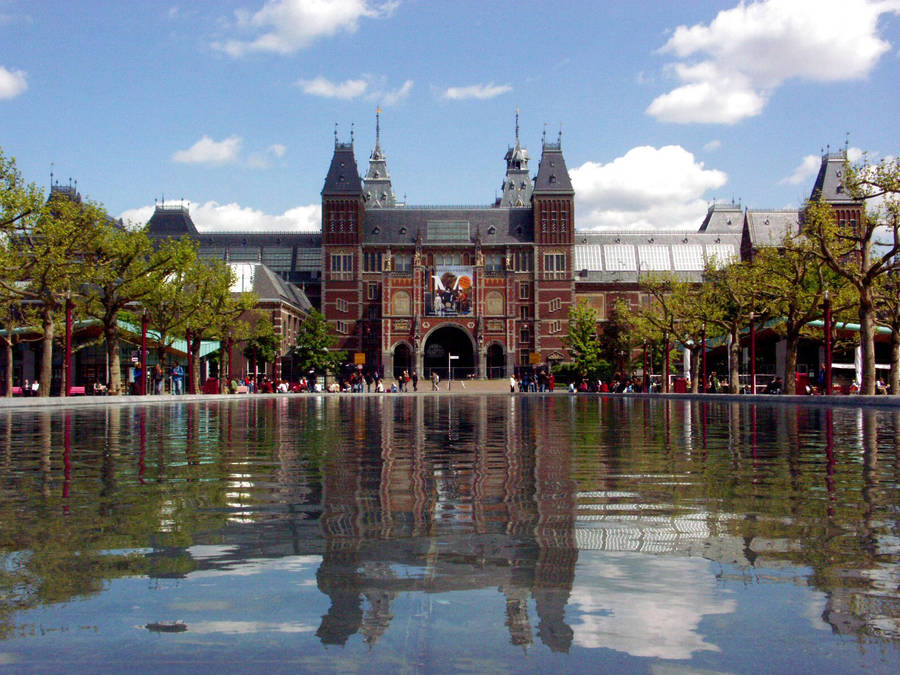 Rijksmuseum With Cloudy Sky Wallpaper