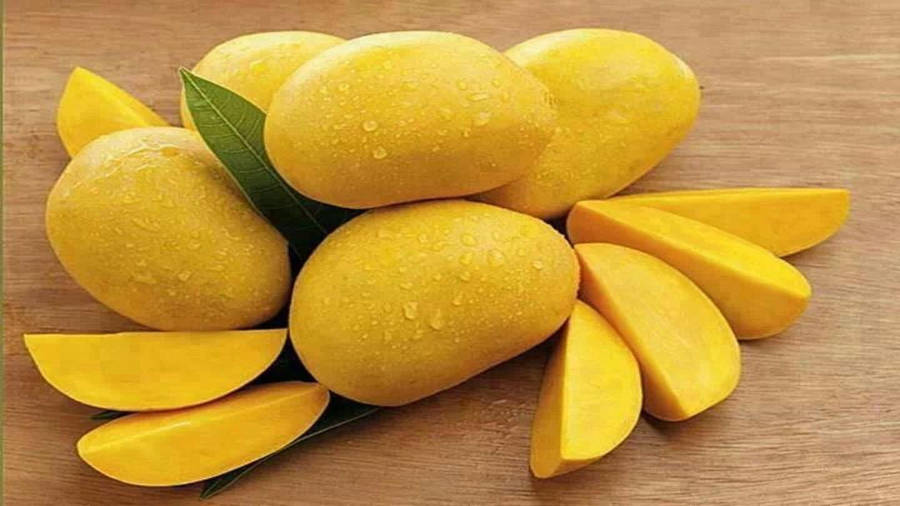 Ripe Yellow Mango Slices Wallpaper