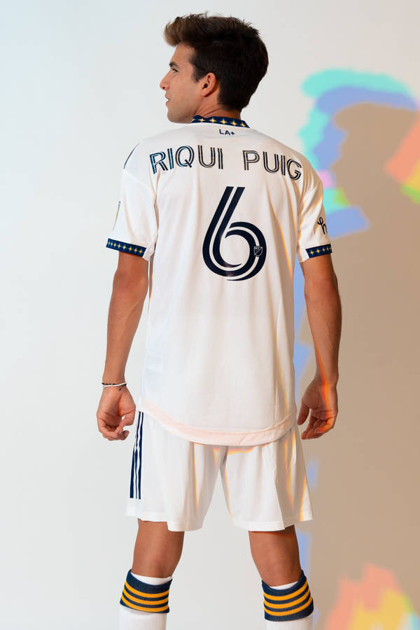 Riqui Puig Los Angeles Galaxy Uniform Back Pose Wallpaper