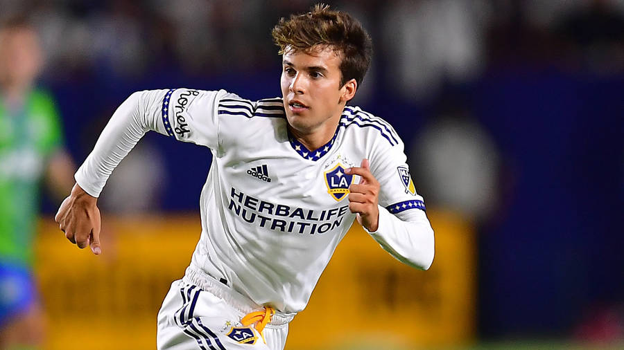 Riqui Puig Running La Galaxy Vs. Colorado Rapids Wallpaper