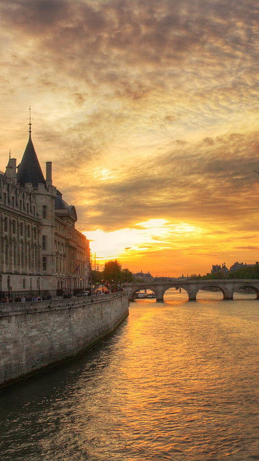 River View In Conciergerie Wallpaper