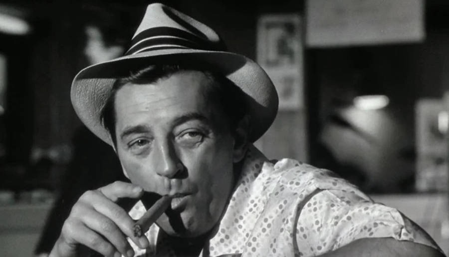 Robert Mitchum Smoking Cigars Black And White Wallpaper