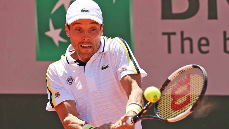 Roberto Bautista Agut Intensely Engaged In A Challenging Tennis Match Wallpaper