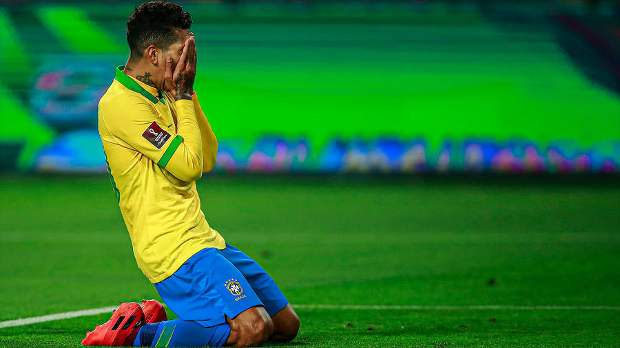 Roberto Firmino Face Hands Kneeling Wallpaper