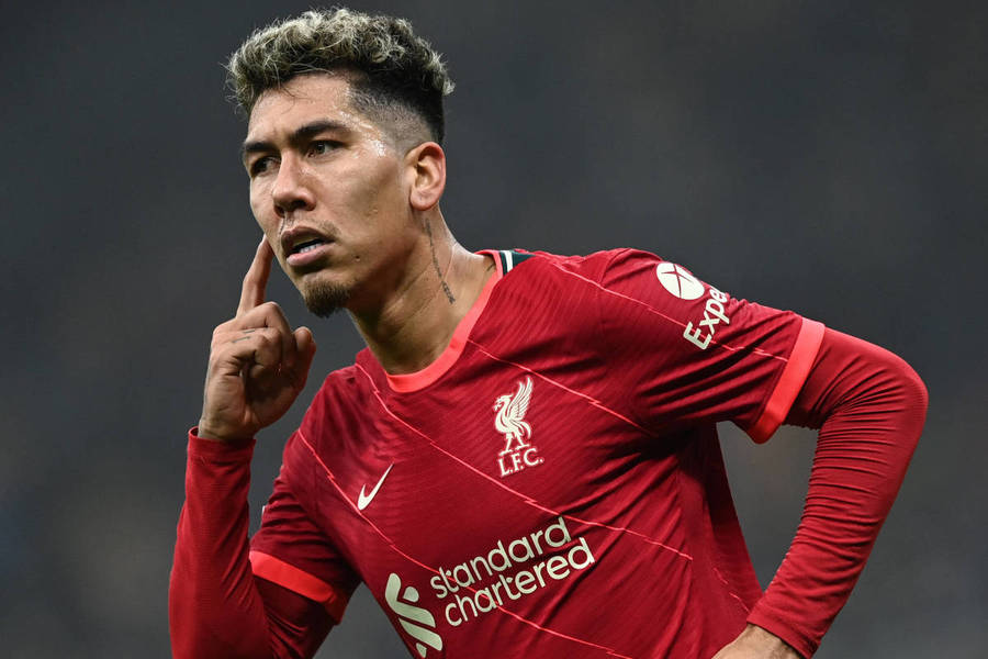 Roberto Firmino Pointing To Face Wallpaper