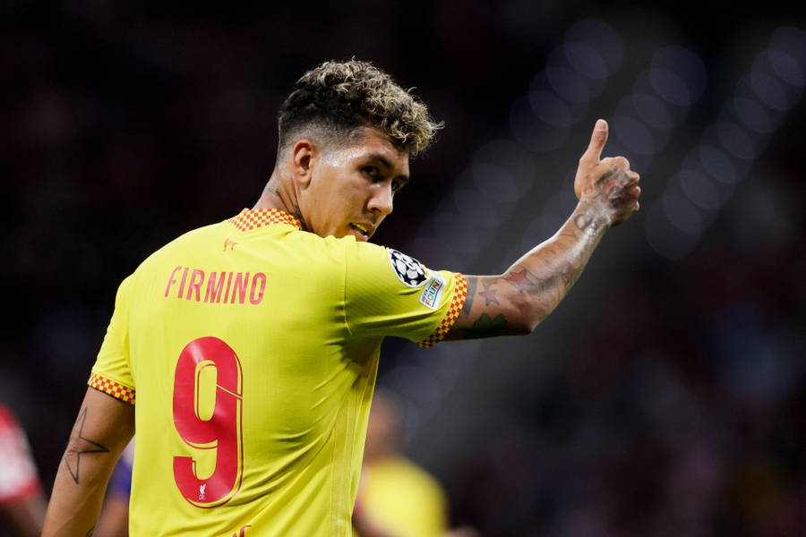 Roberto Firmino Yellow Shirt Liverpool Wallpaper