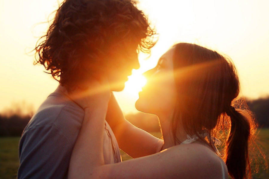 Romantic Couples In The Sun Wallpaper