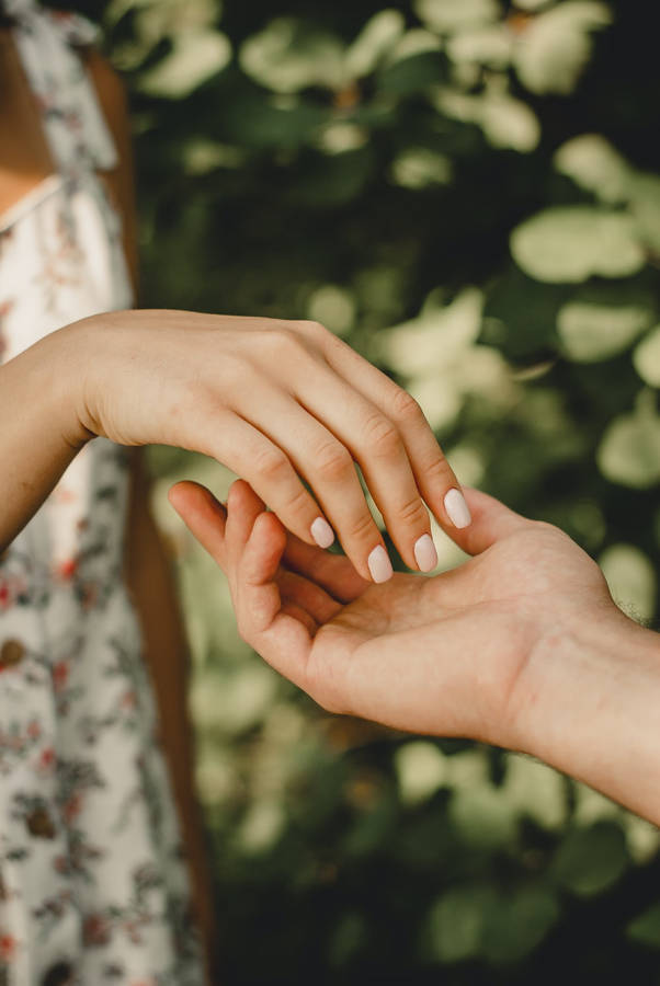 Romantic Hand In Hand Wallpaper