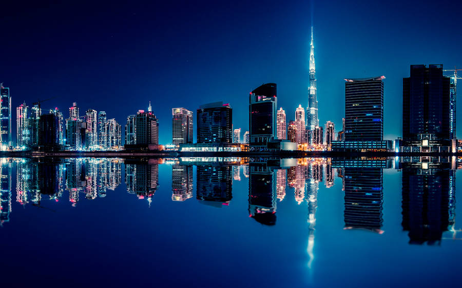 Romantic View Of Dubai's Majestic Skyline Wallpaper