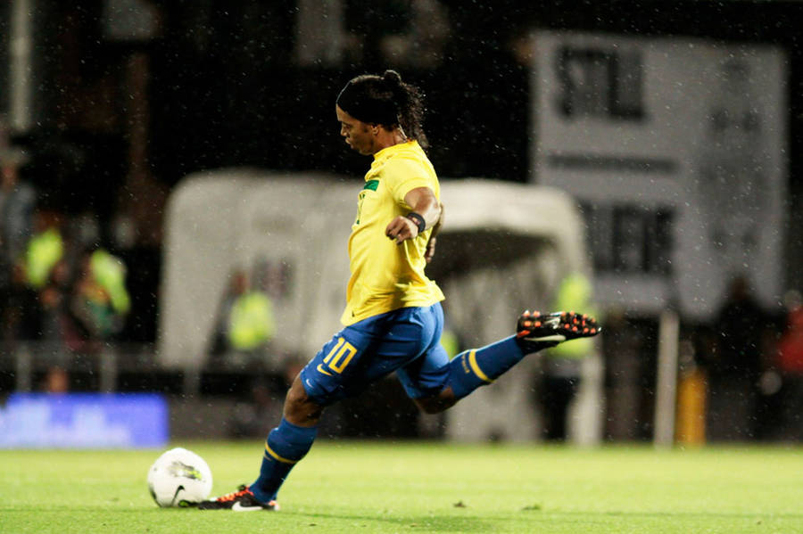 Ronaldinho Football Kick Wallpaper