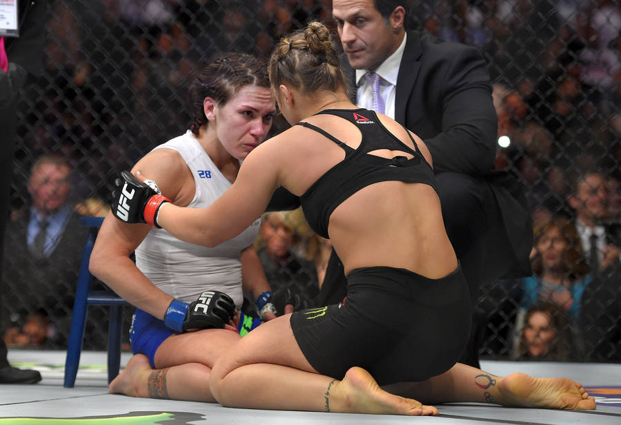 Ronda Rousey Ring Talk Wallpaper