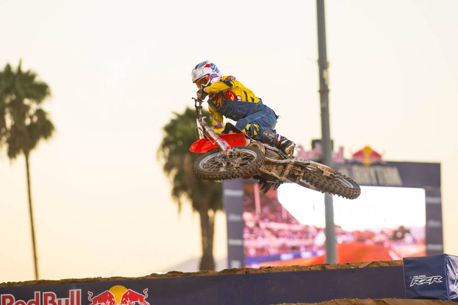 Ronnie Mac Twist Stunt Wallpaper