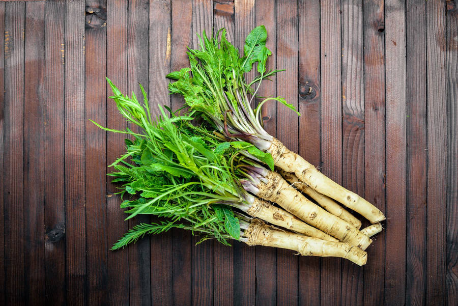 Root Crop Horseradish In Wood Wallpaper