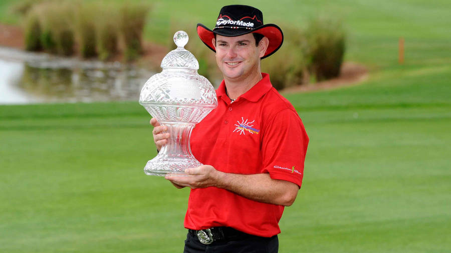 Rory Sabbatini Proudly Holding His Winning Trophy Wallpaper