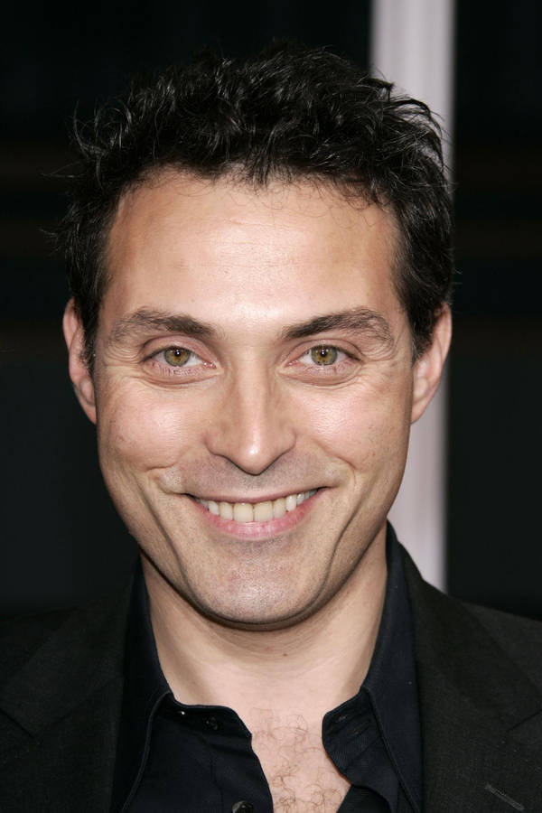 Rufus Sewell Happy Smile Portrait Wallpaper