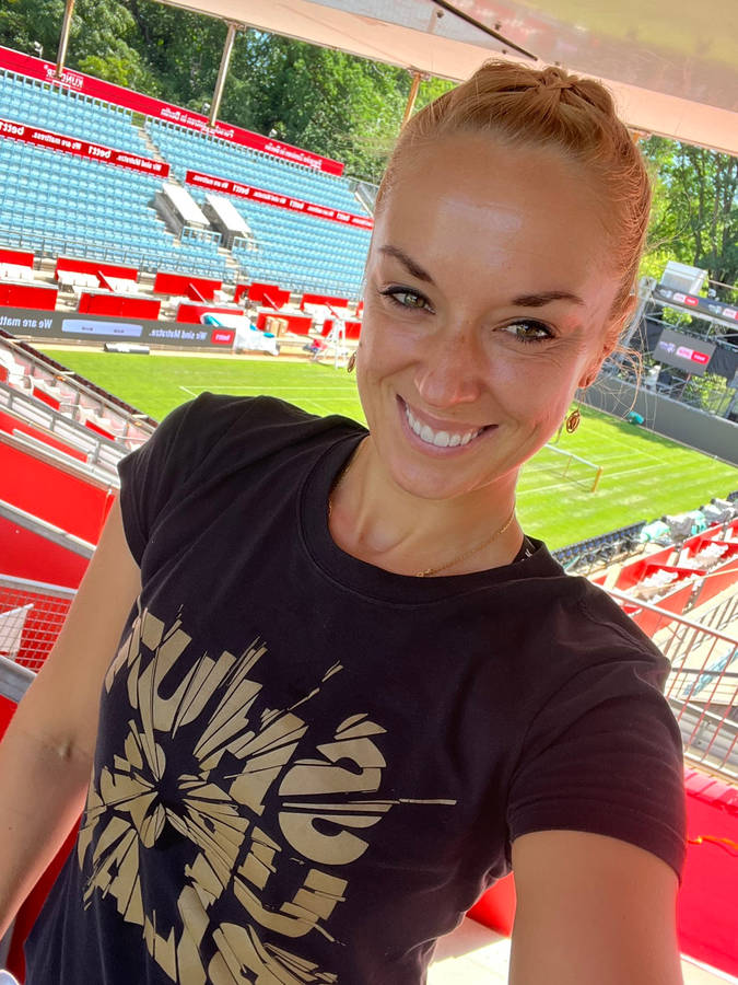 Sabine Lisicki Takes A Selfie On The Tennis Court Wallpaper