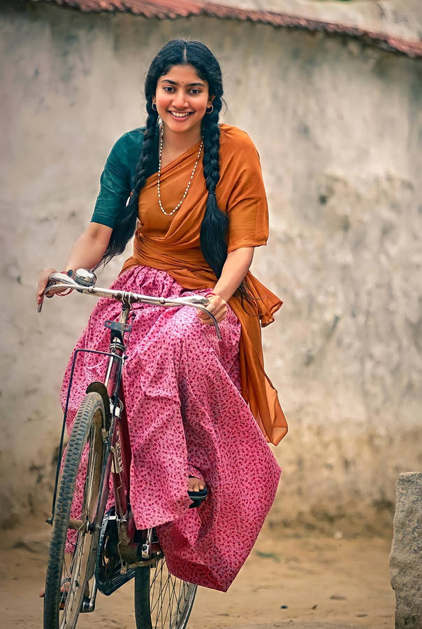 Sai Pallavi - Authentic Beauty With Elegance Wallpaper