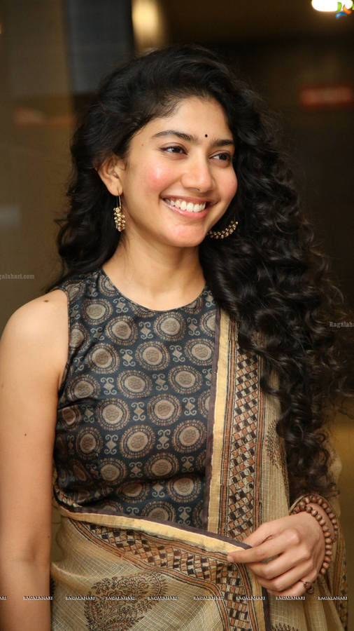 Sai Pallavi Curly Hair Wallpaper