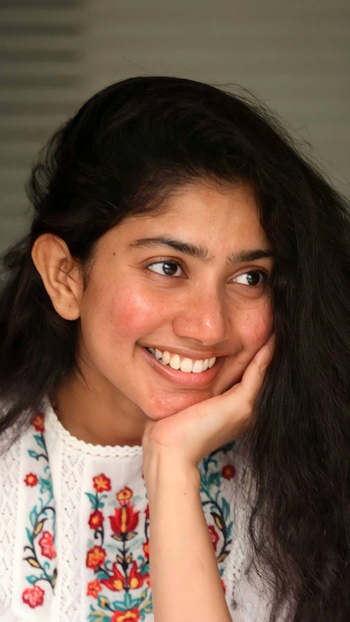 Sai Pallavi Cute Smile Wallpaper